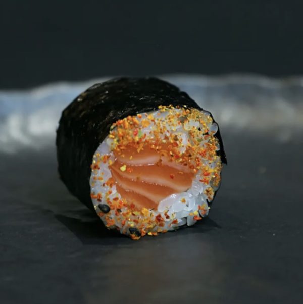 45. Maki saumon spicy